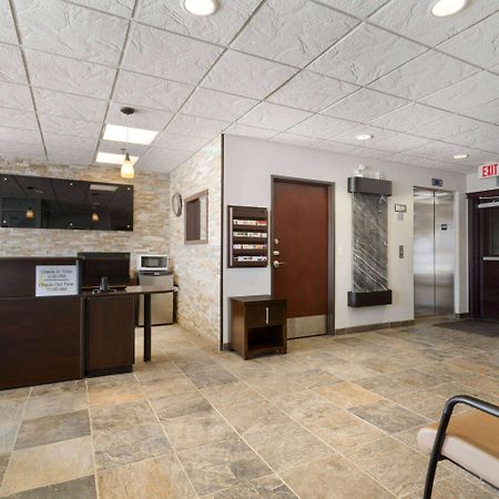 Hotel Super 8 By Wyndham Saskatoon Near Downtown Exterior foto