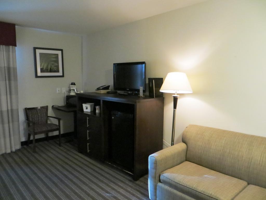 Hotel Super 8 By Wyndham Saskatoon Near Downtown Exterior foto
