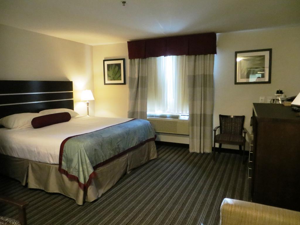 Hotel Super 8 By Wyndham Saskatoon Near Downtown Exterior foto