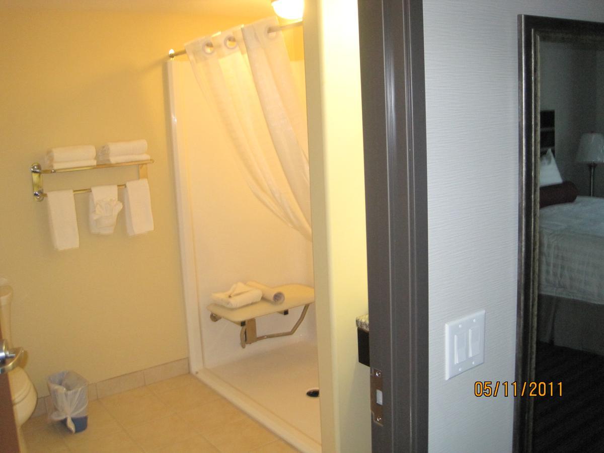 Hotel Super 8 By Wyndham Saskatoon Near Downtown Exterior foto